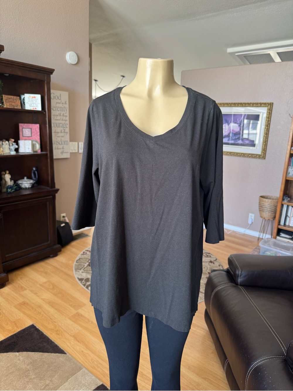 Tahari black V-neckline 3/4 sleeves blouse-size XL